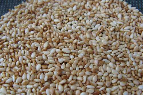 Groovy-Green-Livin-sesame-seeds