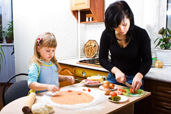 mom daughter pizza prep mom daughter pizza prep